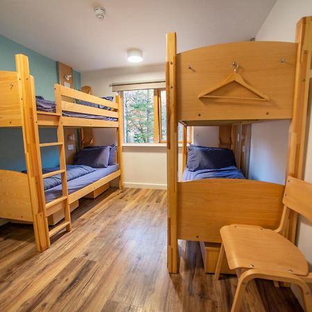 פורט ויליאם Glen Nevis Youth Hostel מראה חיצוני תמונה A bunk room at the hostel