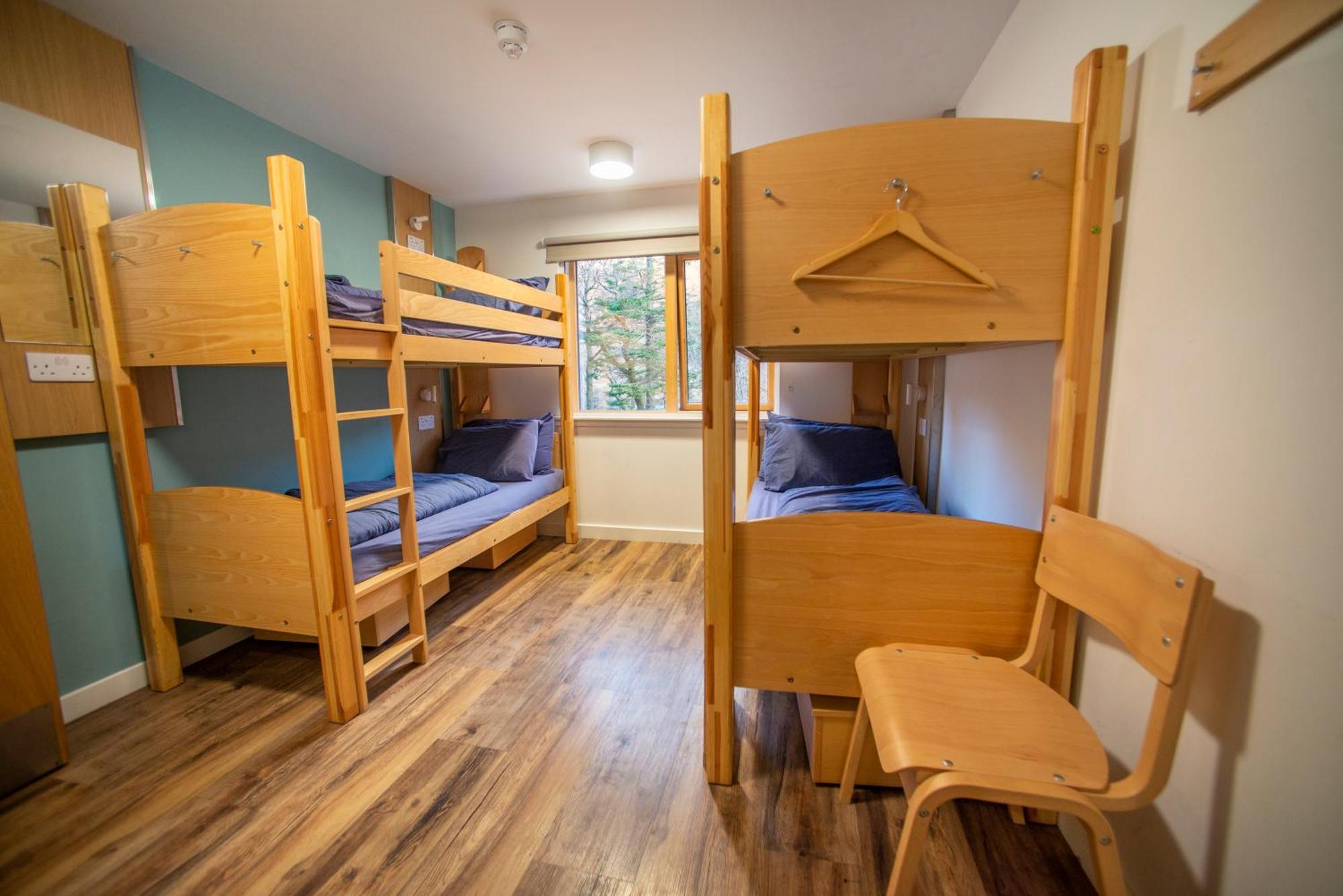 פורט ויליאם Glen Nevis Youth Hostel מראה חיצוני תמונה A bunk room at the hostel