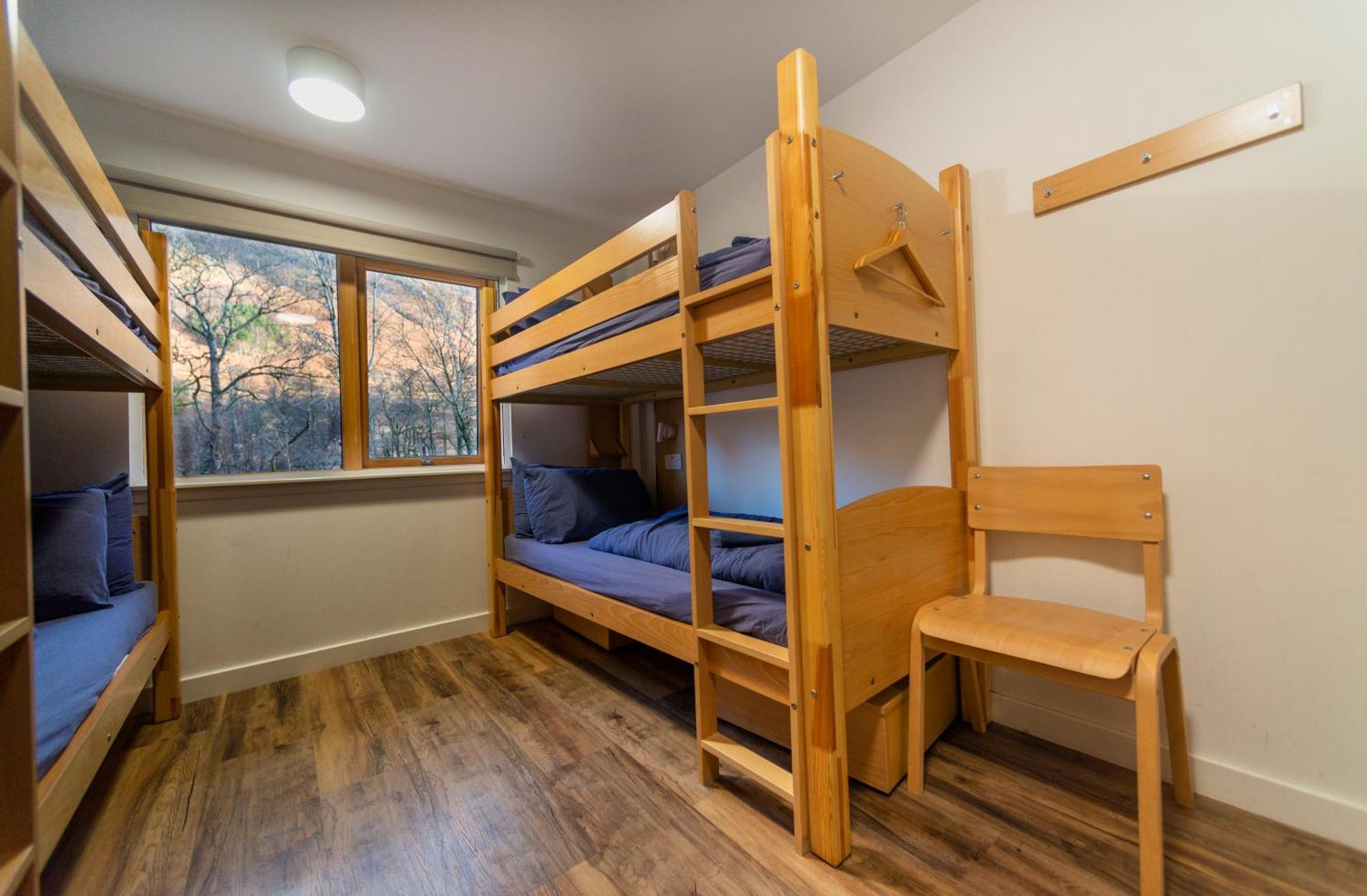 פורט ויליאם Glen Nevis Youth Hostel מראה חיצוני תמונה A bunk room at the hostel