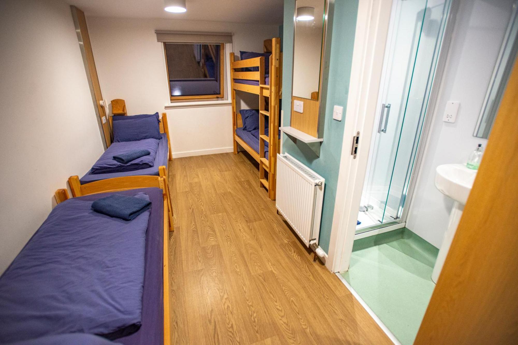 פורט ויליאם Glen Nevis Youth Hostel מראה חיצוני תמונה A typical room at the hostel