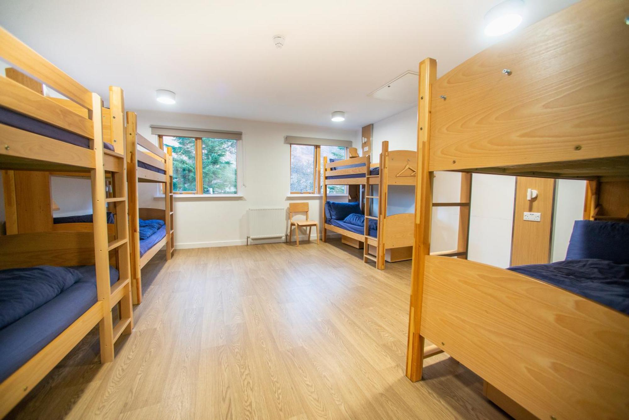 פורט ויליאם Glen Nevis Youth Hostel מראה חיצוני תמונה A typical bunk room at a hostel