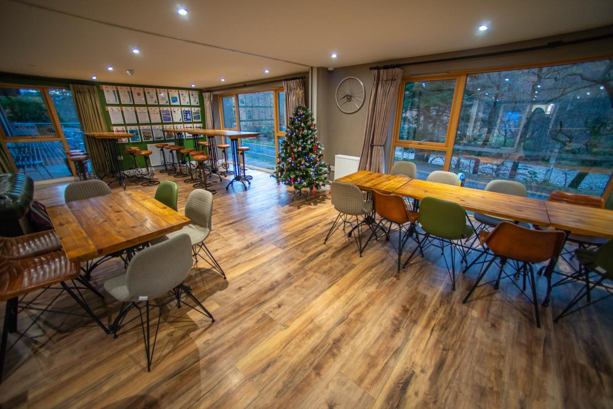 פורט ויליאם Glen Nevis Youth Hostel מראה חיצוני תמונה The cafe at the National Motor Museum