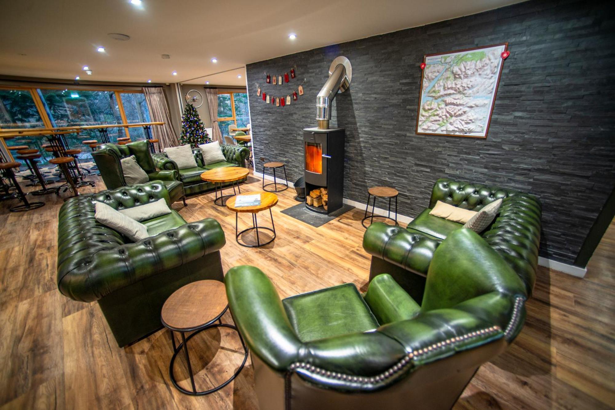 פורט ויליאם Glen Nevis Youth Hostel מראה חיצוני תמונה The lounge at the station