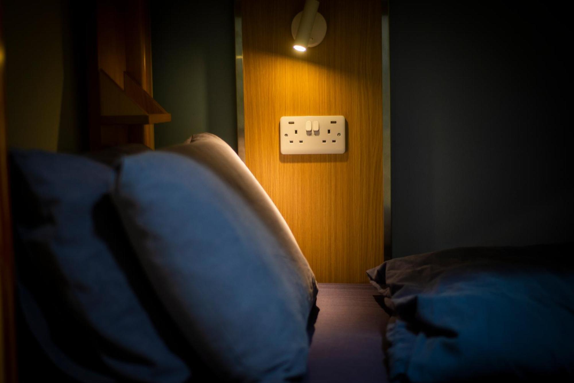 פורט ויליאם Glen Nevis Youth Hostel מראה חיצוני תמונה A bedroom at the hostel