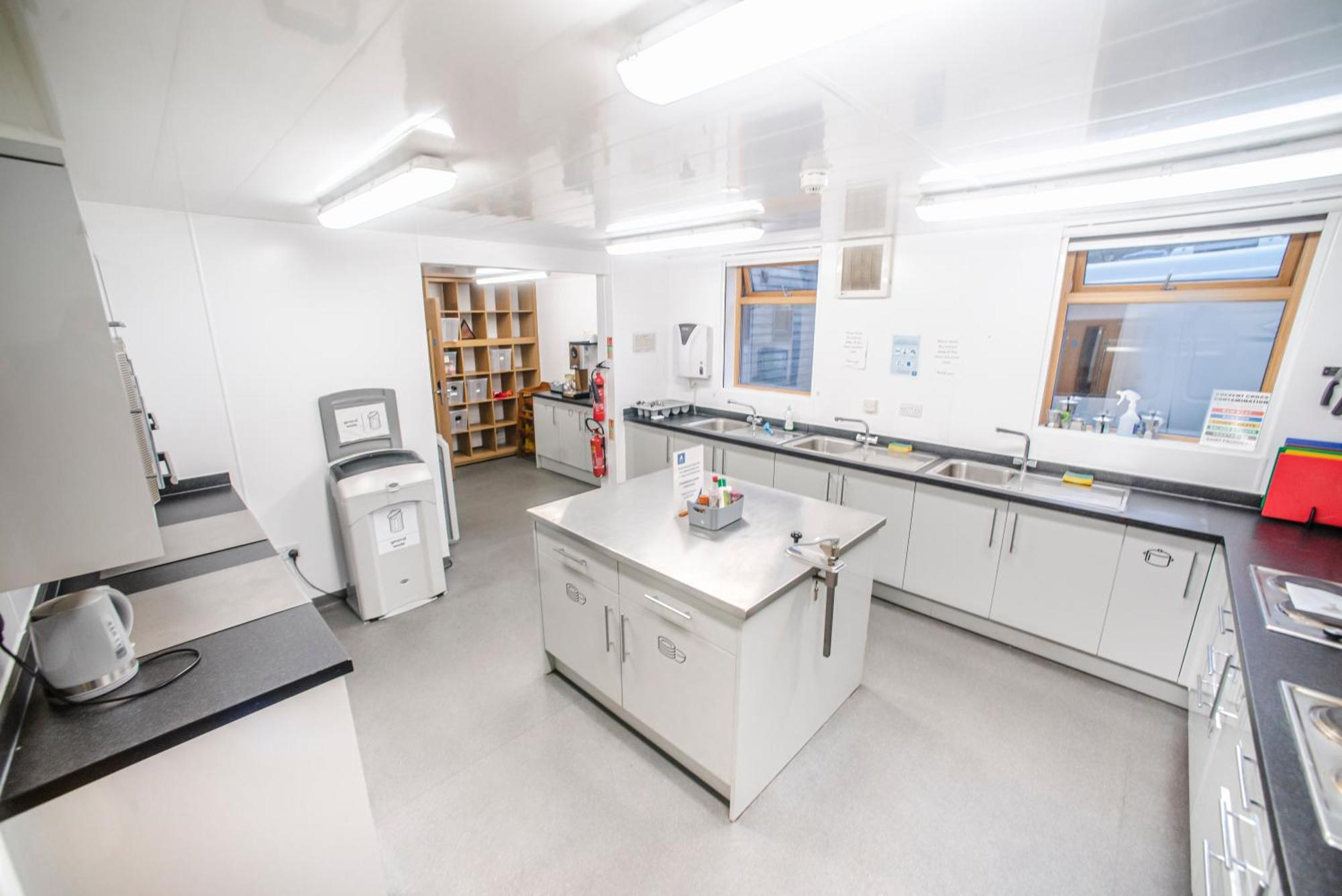 פורט ויליאם Glen Nevis Youth Hostel מראה חיצוני תמונה A laboratory at the University of Brighton