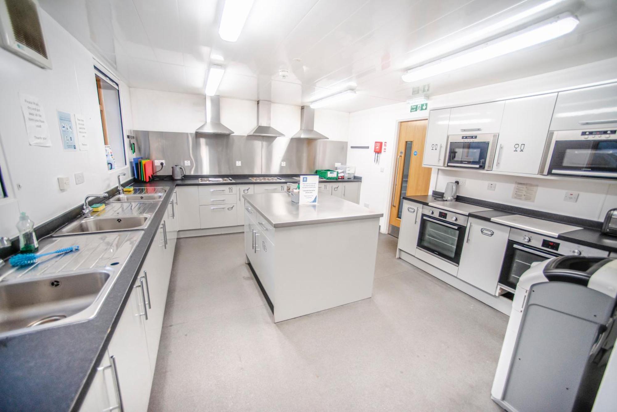 פורט ויליאם Glen Nevis Youth Hostel מראה חיצוני תמונה The kitchen at the new school