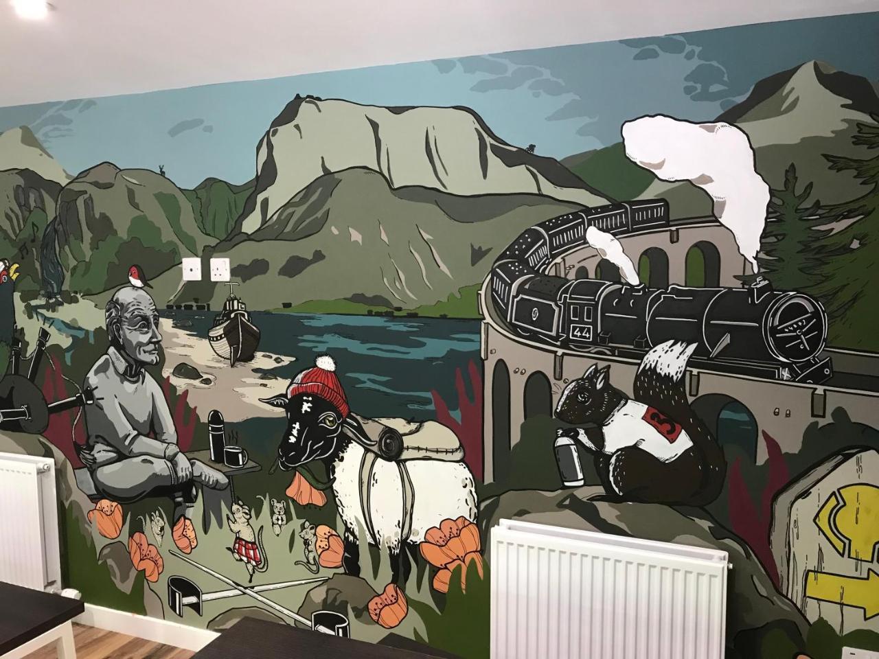 פורט ויליאם Glen Nevis Youth Hostel מראה חיצוני תמונה Mural at the National Mountaineering Centre