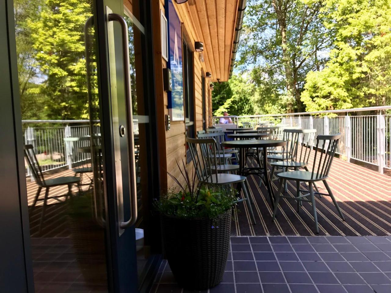 פורט ויליאם Glen Nevis Youth Hostel מראה חיצוני תמונה The deck at the restaurant