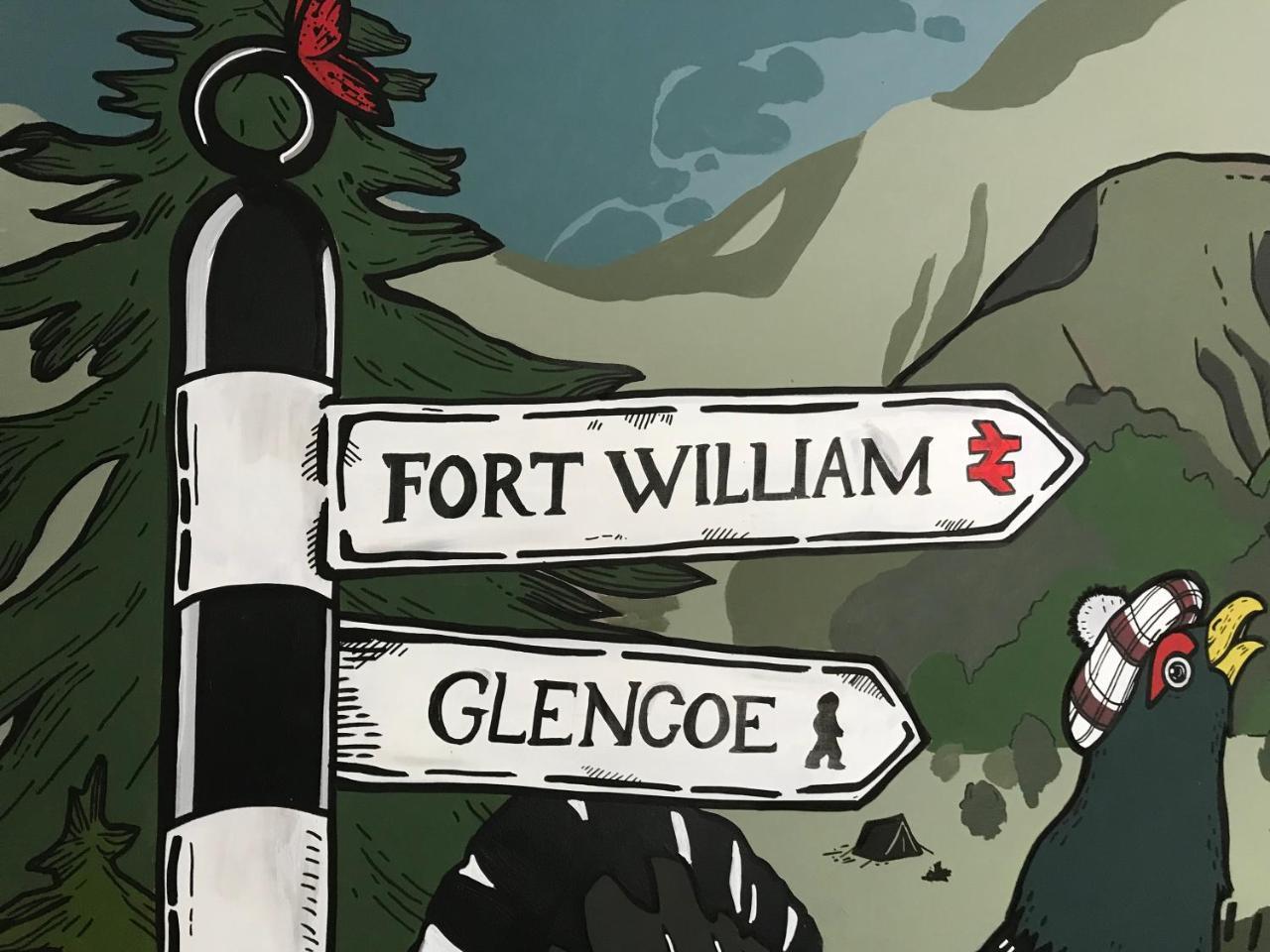 פורט ויליאם Glen Nevis Youth Hostel מראה חיצוני תמונה The signpost for Fort William