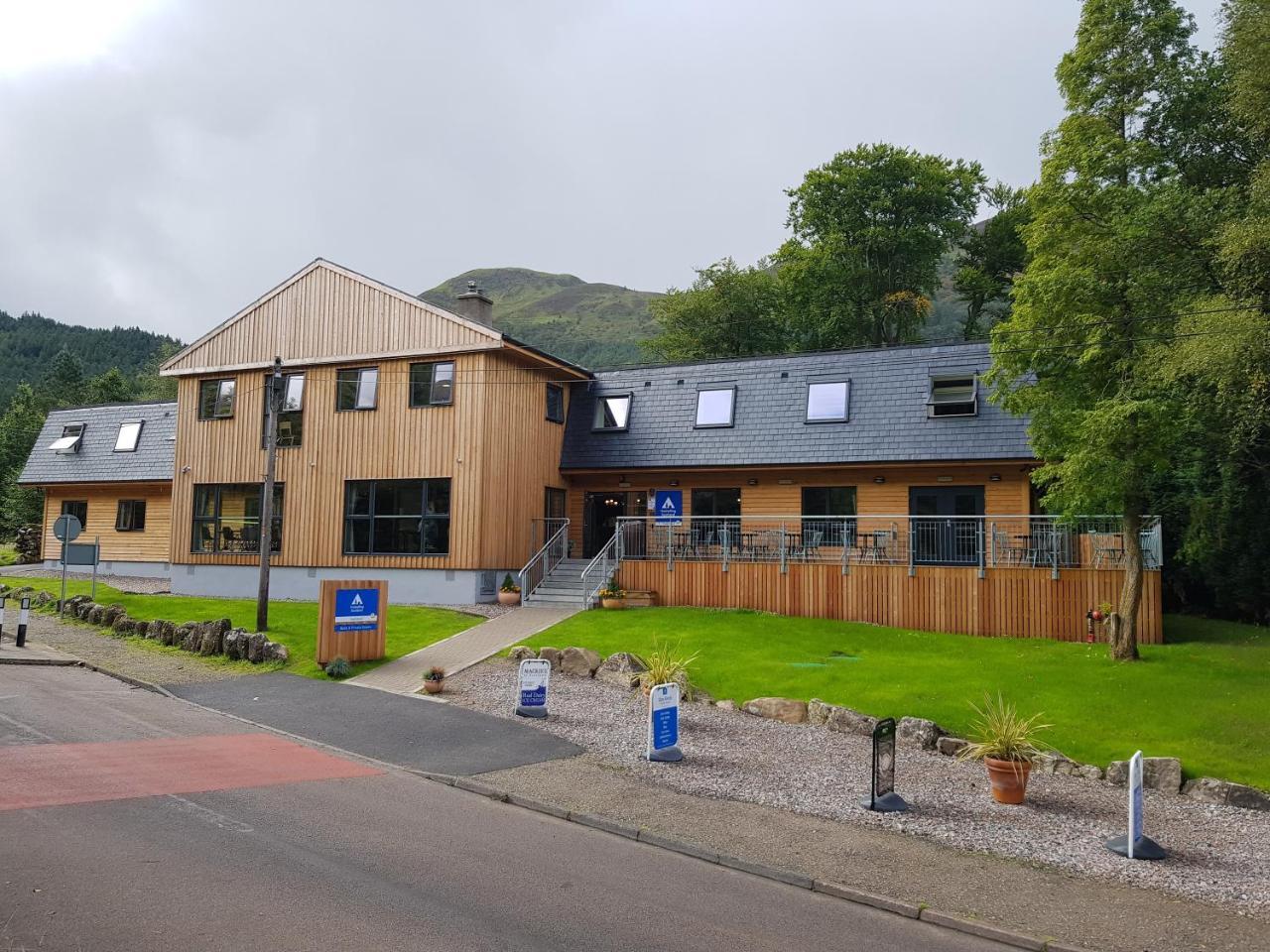 פורט ויליאם Glen Nevis Youth Hostel מראה חיצוני תמונה The new visitor centre at the Scottish Crannog Centre
