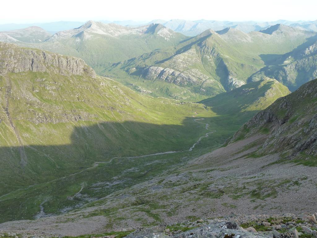 פורט ויליאם Glen Nevis Youth Hostel מראה חיצוני תמונה The valley of the Arvanz