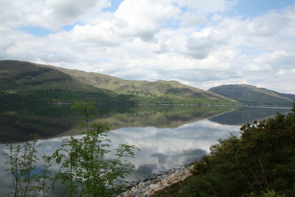 פורט ויליאם Glen Nevis Youth Hostel מראה חיצוני תמונה The view from the A591